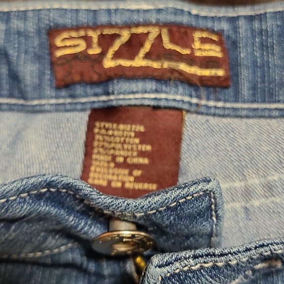 Sizzle Capris - Picture 4 of 6